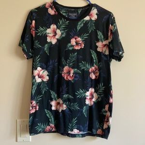 Abercrombie & Fitch t-shirt, size small.